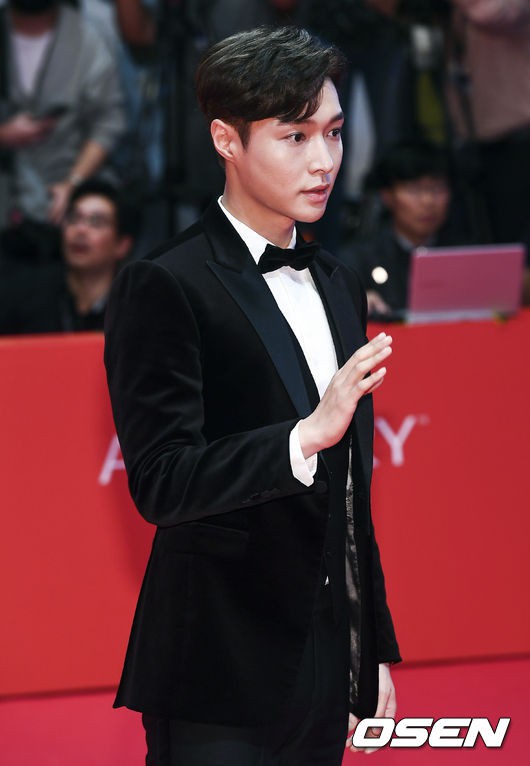 Thảm đỏ LHP quốc tế Busan hội tụ gần 30 siêu sao: Jang Dong Gun - Hyun Bin như ông hoàng, dàn mỹ nhân quá lộng lẫy - Ảnh 22.