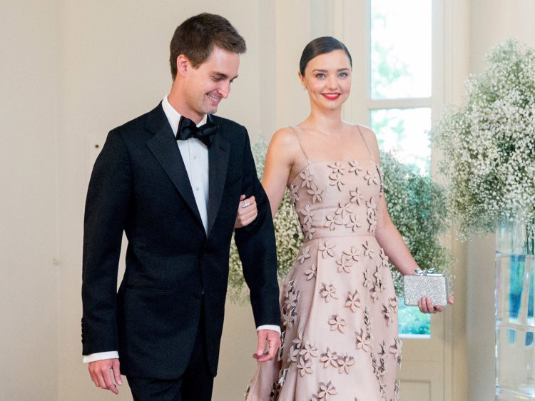 Miranda Kerr cưới chồng tỷ phú, Orlando Bloom cũng chuẩn bị đi bước nữa với Katy Perry - Ảnh 2. Miranda Kerr cưới chồng tỷ phú, Orlando Bloom cũng chuẩn bị đi bước nữa với Katy Perry - Ảnh 2.