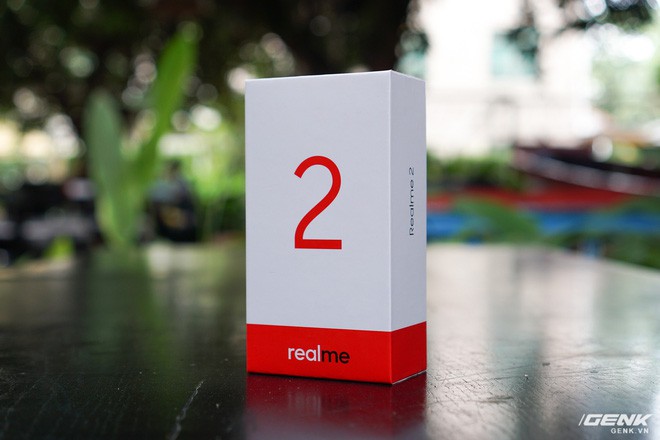 Tr&ecirc;n tay Realme 2 Đen Kim Cương: Con b&agrave;i chiến lược mới của Oppo, sẵn s&agrave;ng quyết chiến với đối thủ - Ảnh 1.