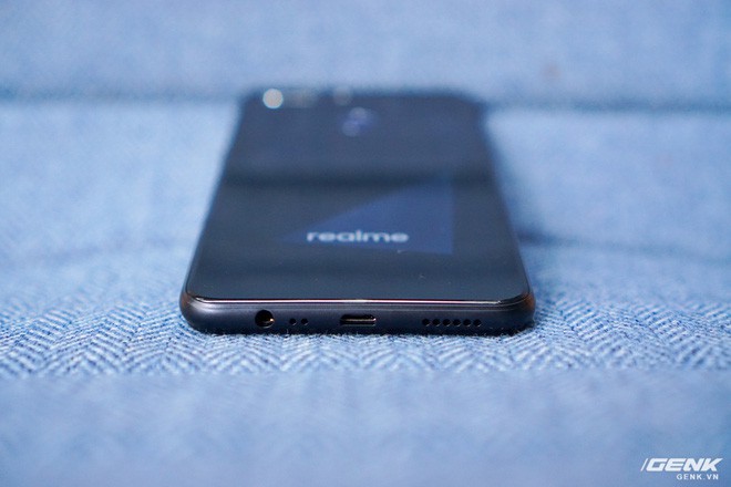 Tr&ecirc;n tay Realme 2 Đen Kim Cương: Con b&agrave;i chiến lược mới của Oppo, sẵn s&agrave;ng quyết chiến với đối thủ - Ảnh 14.
