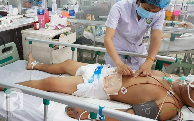 Người đàn ông ở Đồng Nai bị cắt ngang bụng, thủng ruột kinh hoàng do máy cưa vướng vào áo - Ảnh 3.