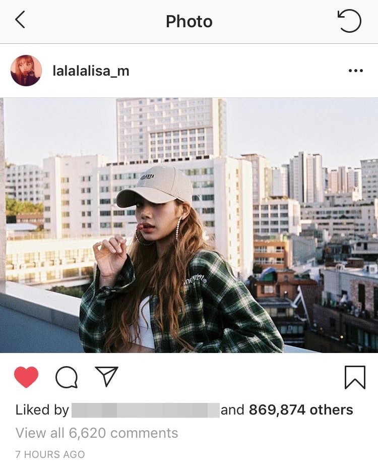 Kiệm lời như Lisa (Black Pink): đăng ảnh instagram tuyệt nhiên không viết caption, nếu có chỉ toàn dùng emoji - Ảnh 2. Kiệm lời như Lisa (Black Pink): đăng ảnh instagram tuyệt nhiên không viết caption, nếu có chỉ toàn dùng emoji - Ảnh 2.