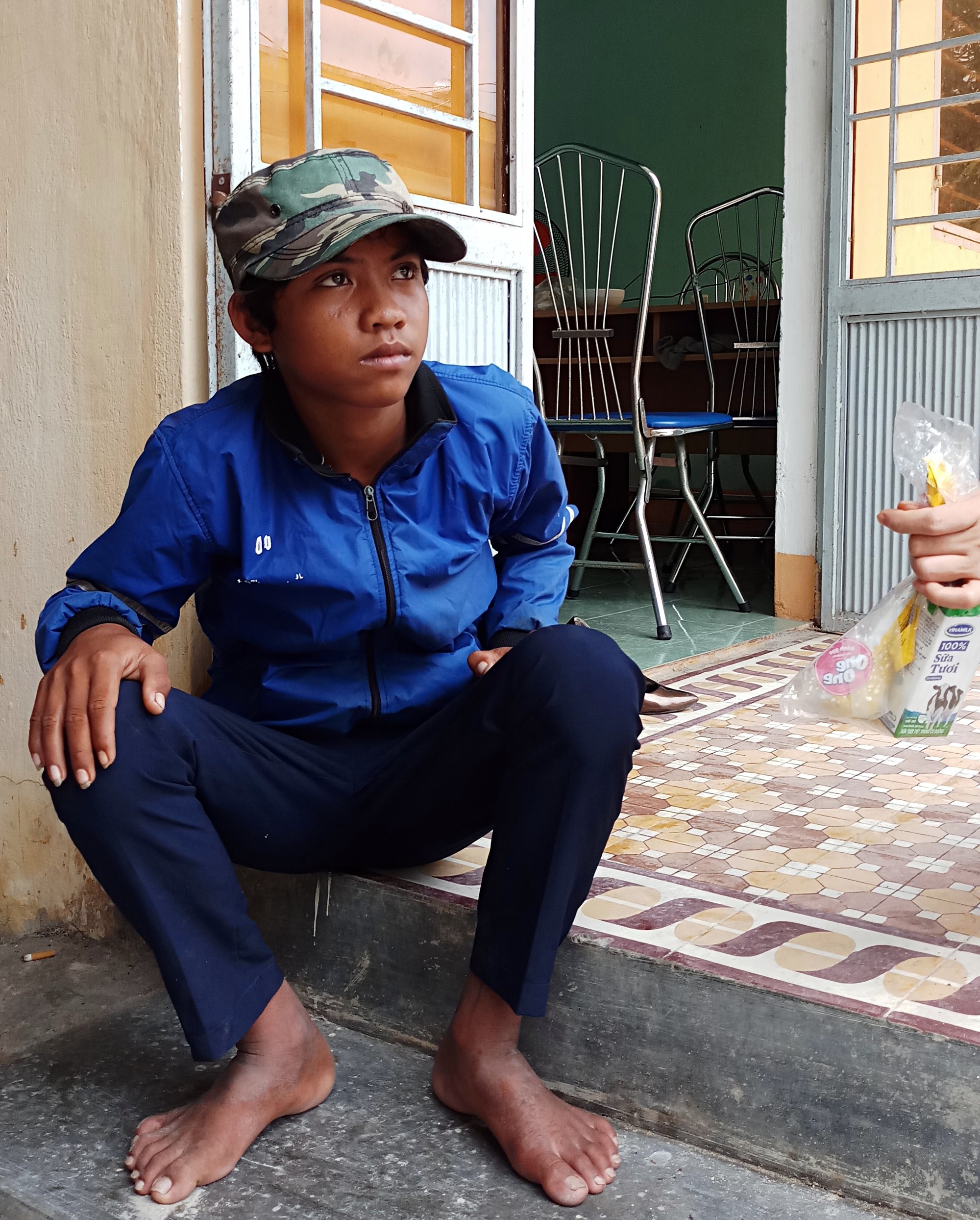 Tìm người thân cho nam thiếu niên đi lạc không biết đường về nhà - Ảnh 1. Tìm người thân cho nam thiếu niên đi lạc không biết đường về nhà - Ảnh 1.