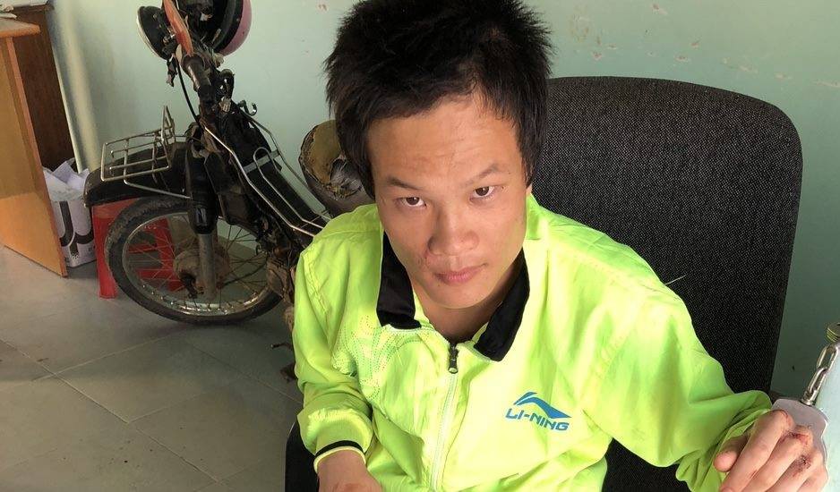 Vụ thanh niên ngáo đá cầm dao truy sát cha mẹ: Sau khi bị bắt giữ, nghi phạm vẫn khoe vừa giết được 2 con ma - Ảnh 1. Vụ thanh niên ngáo đá cầm dao truy sát cha mẹ: Sau khi bị bắt giữ, nghi phạm vẫn khoe vừa giết được 2 con ma - Ảnh 1.