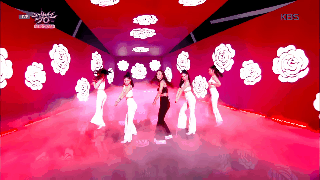 Biết là biểu tượng sexy của SNSD rồi nhưng không nghĩ sân khấu debut của Yuri lại khiến fan đổ rạp thế này - Ảnh 1. Biết là biểu tượng sexy của SNSD rồi nhưng không nghĩ sân khấu debut của Yuri lại khiến fan đổ rạp thế này - Ảnh 1.