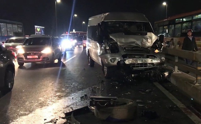 Hé lộ nguyên nhân chủ xe ô tô bị đâm chết khi thay lốp trên cầu Nhật Tân - Ảnh 2.