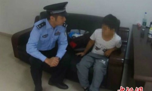 Oan gia ng&otilde; hẹp: Dắt con đến ga t&agrave;u nhưng lại kh&ocirc;ng c&oacute; xu n&agrave;o mua v&eacute;, &ocirc;ng bố tiếc tiền bỏ lu&ocirc;n thằng con ở lại đ&oacute; rồi bắt chuyến t&agrave;u sớm về qu&ecirc; - Ảnh 1.