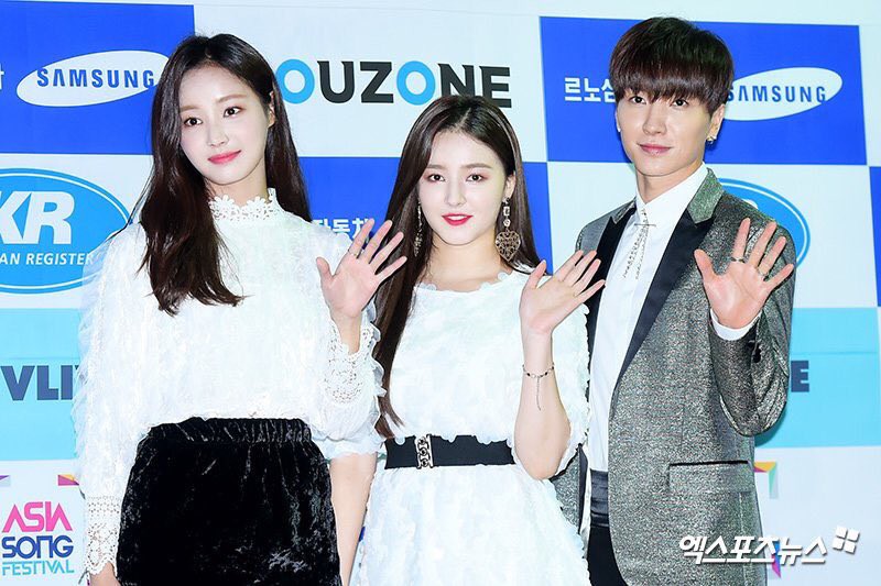 Leeteuk nhầm lẫn tai hại: tưởng tài khoản của fan lập là instagram chính chủ của Yeonwoo (Momoland) mà nhắn tin như thật - Ảnh 2. Leeteuk nhầm lẫn tai hại: tưởng tài khoản của fan lập là instagram chính chủ của Yeonwoo (Momoland) mà nhắn tin như thật - Ảnh 2.