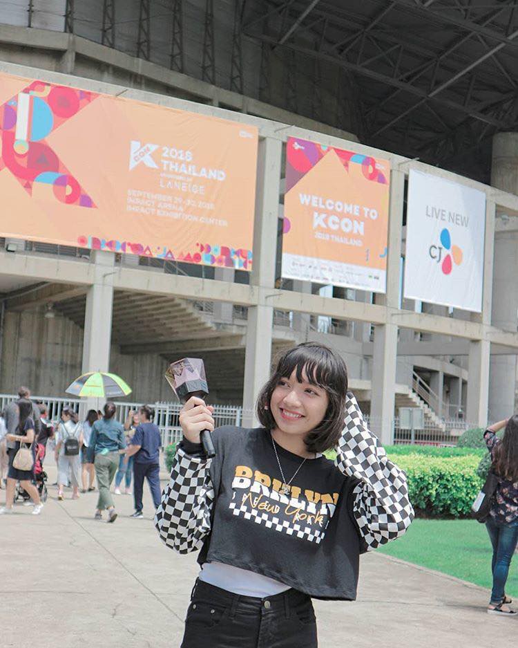 Phát hiện Vlogger người Thái giống Lisa (Black Pink) như chị em sinh đôi bị thất lạc - Ảnh 7. Phát hiện Vlogger người Thái giống Lisa (Black Pink) như chị em sinh đôi bị thất lạc - Ảnh 7.