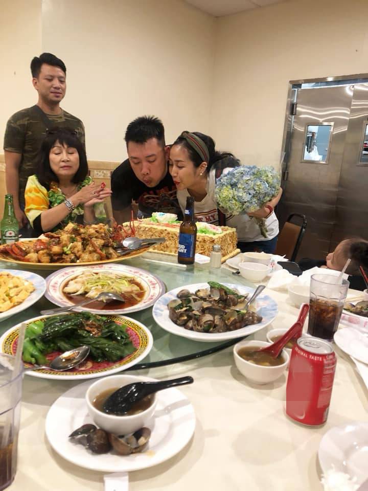 Không ồn ào rình rang, vợ chồng Ốc Thanh Vân tổ chức tiệc kỷ niệm 10 năm ngày cưới cực giản dị tại Mỹ - Ảnh 3. Không ồn ào rình rang, vợ chồng Ốc Thanh Vân tổ chức tiệc kỷ niệm 10 năm ngày cưới cực giản dị tại Mỹ - Ảnh 3.
