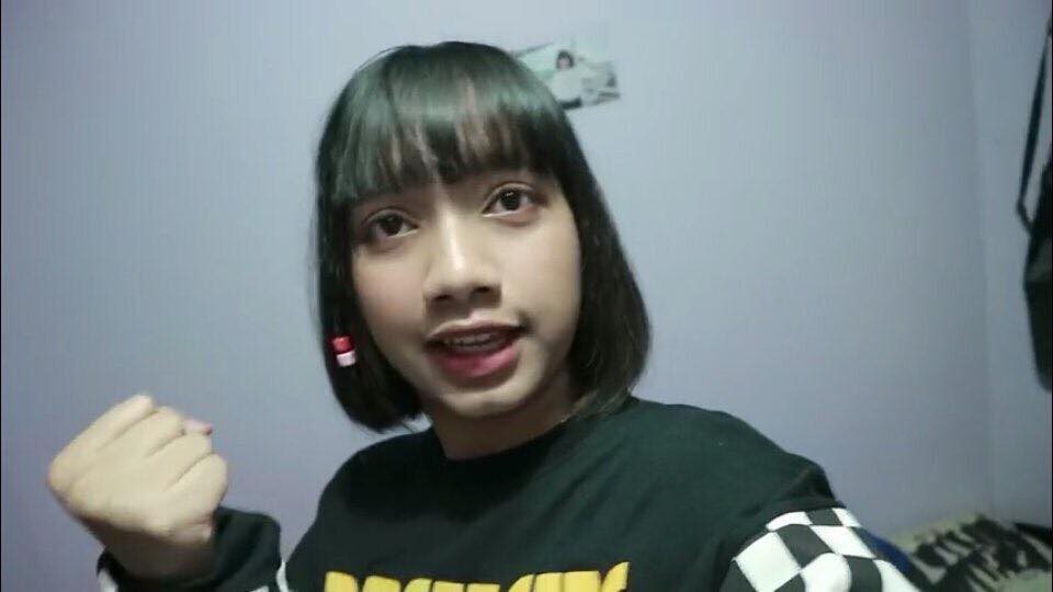 Phát hiện Vlogger người Thái giống Lisa (Black Pink) như chị em sinh đôi bị thất lạc - Ảnh 5. Phát hiện Vlogger người Thái giống Lisa (Black Pink) như chị em sinh đôi bị thất lạc - Ảnh 5.