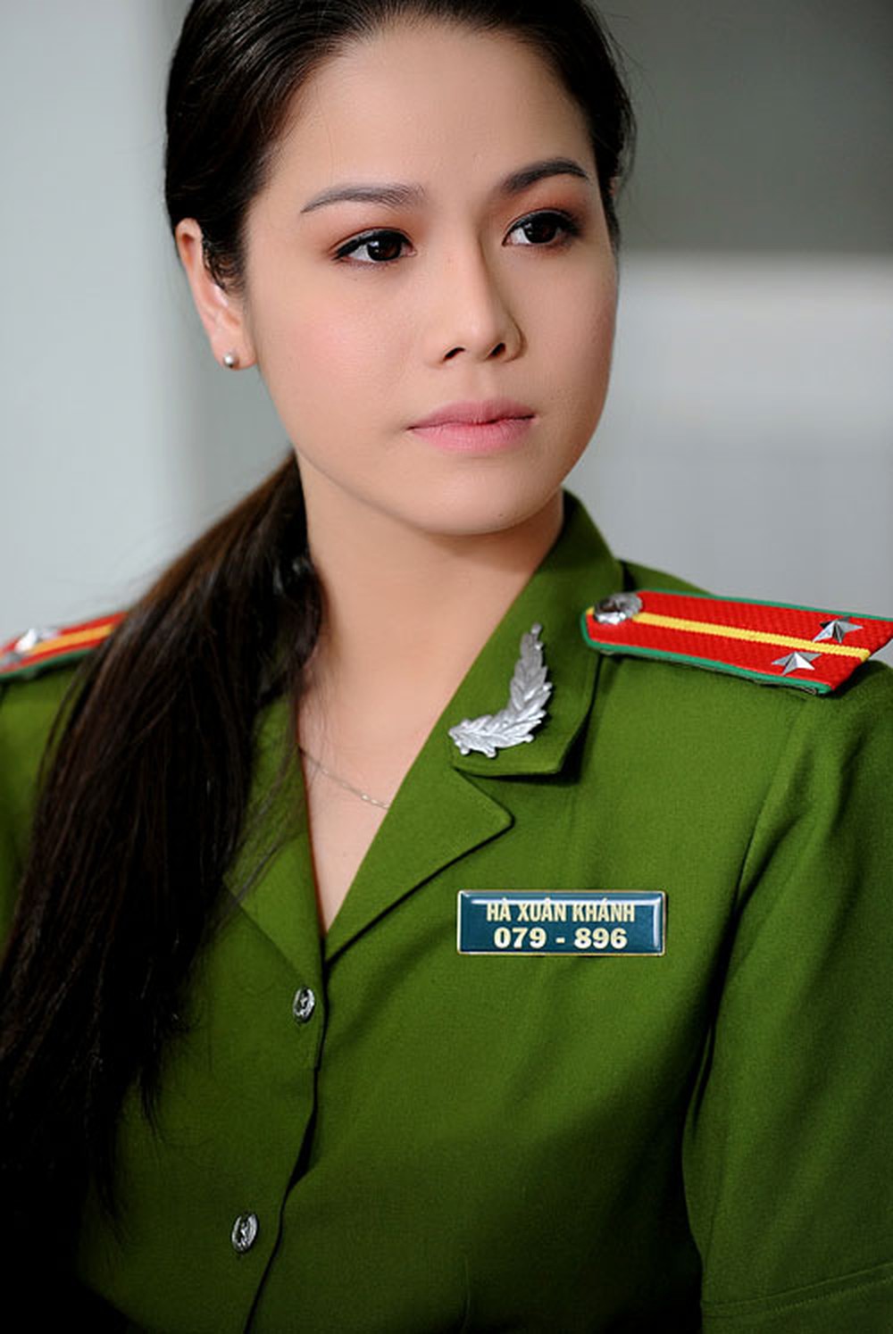 5 nữ quân nhân xinh đẹp, cá tính và đầy bản lĩnh từng gây thương nhớ trên màn ảnh Việt - Ảnh 8. 5 nữ quân nhân xinh đẹp, cá tính và đầy bản lĩnh từng gây thương nhớ trên màn ảnh Việt - Ảnh 8.