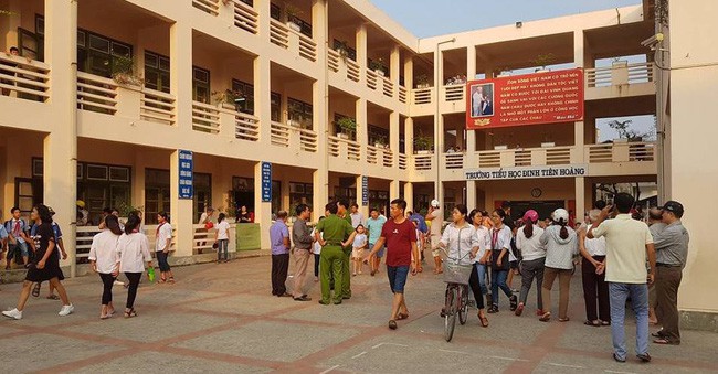 Vụ h&agrave;ng trăm học sinh ở Ninh B&igrave;nh nghi ngộ độc: Ruốc g&agrave; c&oacute; m&ugrave;i kinh lắm con kh&ocirc;ng ăn - Ảnh 1.