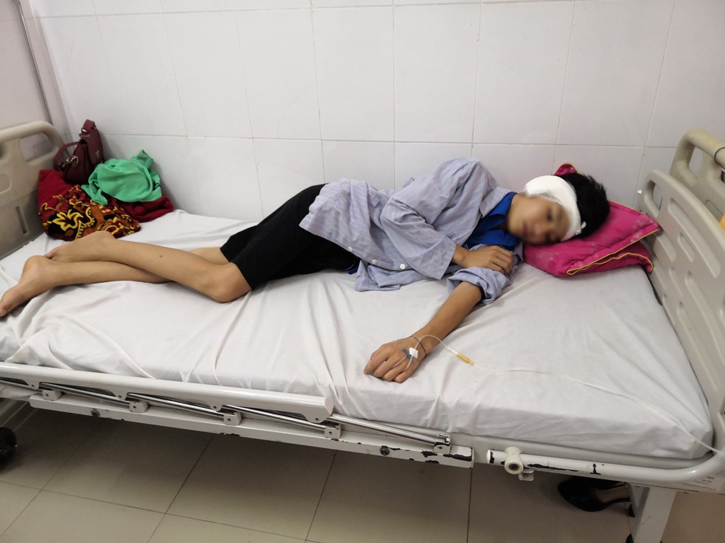 Nam sinh bị bạn cắn đứt tai: “Em đang đi vo gạo thì anh ấy tấn công” - Ảnh 1. Nam sinh bị bạn cắn đứt tai: “Em đang đi vo gạo thì anh ấy tấn công” - Ảnh 1.