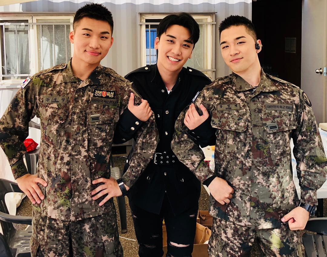 Rơi nước mắt vì khoảnh khắc Seungri đến thăm Taeyang, Daesung và cùng biểu diễn loạt hit Big Bang trong quân ngũ - Ảnh 2. Rơi nước mắt vì khoảnh khắc Seungri đến thăm Taeyang, Daesung và cùng biểu diễn loạt hit Big Bang trong quân ngũ - Ảnh 2.