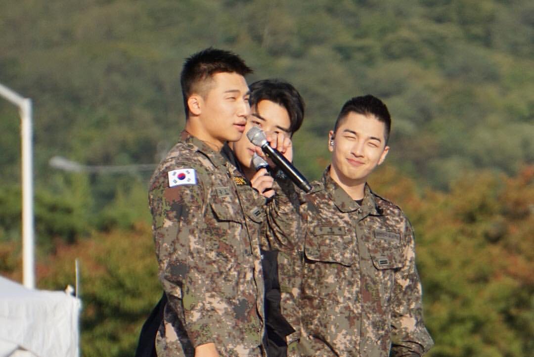 Rơi nước mắt vì khoảnh khắc Seungri đến thăm Taeyang, Daesung và cùng biểu diễn loạt hit Big Bang trong quân ngũ - Ảnh 4. Rơi nước mắt vì khoảnh khắc Seungri đến thăm Taeyang, Daesung và cùng biểu diễn loạt hit Big Bang trong quân ngũ - Ảnh 4.