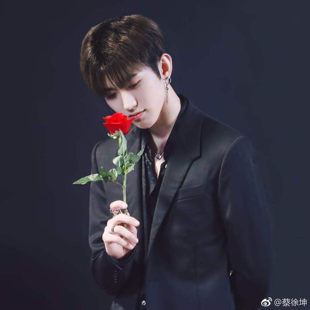 Th&aacute;i Từ Kh&ocirc;n: Ch&agrave;ng &ldquo;center quốc d&acirc;n&rdquo; khiến chị em xứ Trung phải &ocirc;m tim h&uacute; h&eacute;t l&agrave; ai? - Ảnh 17.