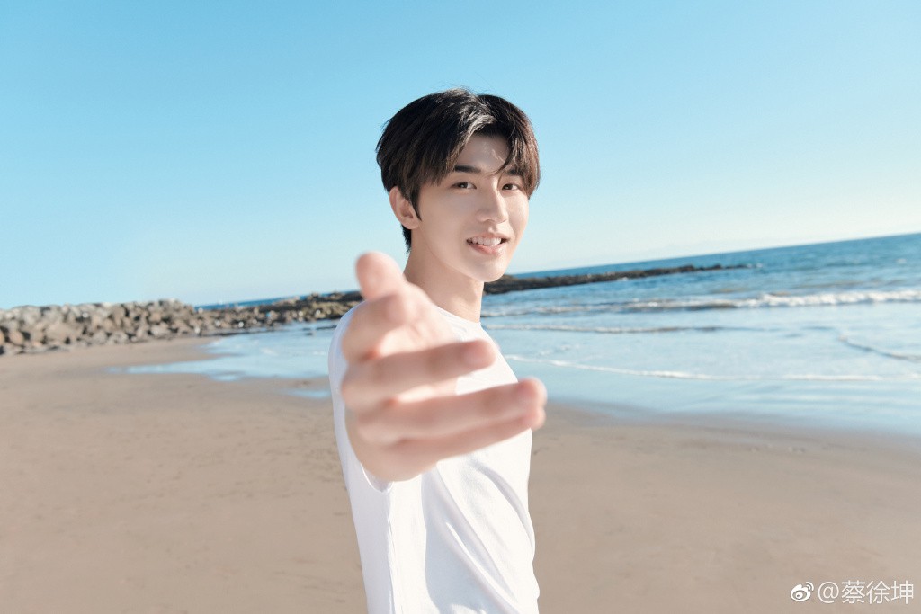 Th&aacute;i Từ Kh&ocirc;n: Ch&agrave;ng &ldquo;center quốc d&acirc;n&rdquo; khiến chị em xứ Trung phải &ocirc;m tim h&uacute; h&eacute;t l&agrave; ai? - Ảnh 19.