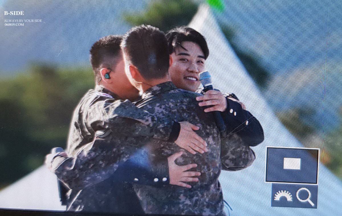 Rơi nước mắt vì khoảnh khắc Seungri đến thăm Taeyang, Daesung và cùng biểu diễn loạt hit Big Bang trong quân ngũ - Ảnh 6. Rơi nước mắt vì khoảnh khắc Seungri đến thăm Taeyang, Daesung và cùng biểu diễn loạt hit Big Bang trong quân ngũ - Ảnh 6.