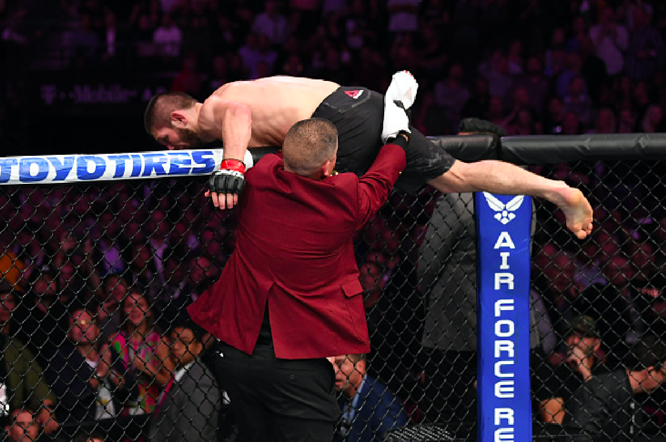 Đây là lý do khiến độc cô cầu bại Khabib bất chấp danh dự để tấn công McGregor - Ảnh 3. Đây là lý do khiến độc cô cầu bại Khabib bất chấp danh dự để tấn công McGregor - Ảnh 3.
