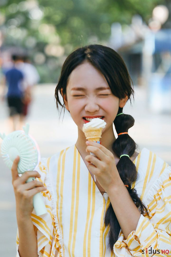 Sao nhí dậy thì thành công của Mây Họa Ánh Trăng lại gây sốt nhờ loạt ảnh cực xinh, chân dài khó tin - Ảnh 10. Sao nhí dậy thì thành công của Mây Họa Ánh Trăng lại gây sốt nhờ loạt ảnh cực xinh, chân dài khó tin - Ảnh 10.