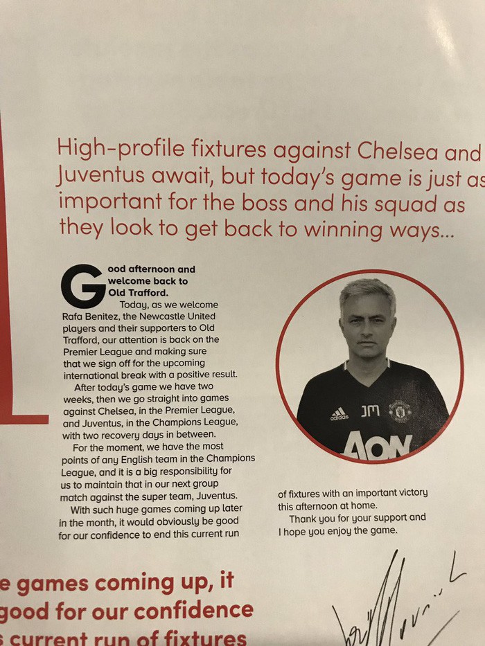 Nhà đài hết hồn khi Mourinho hất nước vào máy quay truyền hình - Ảnh 3. Nhà đài hết hồn khi Mourinho hất nước vào máy quay truyền hình - Ảnh 3.