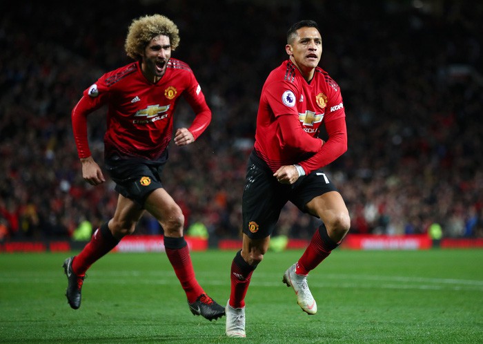 Nhà đài hết hồn khi Mourinho hất nước vào máy quay truyền hình - Ảnh 4. Nhà đài hết hồn khi Mourinho hất nước vào máy quay truyền hình - Ảnh 4.