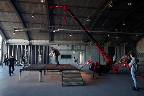 Ch&ugrave;m ảnh: Bộ đồ bay Jet Suit sẵn s&agrave;ng cho cuộc đua v&agrave;o năm 2019 - Ảnh 6.