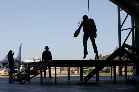 Ch&ugrave;m ảnh: Bộ đồ bay Jet Suit sẵn s&agrave;ng cho cuộc đua v&agrave;o năm 2019 - Ảnh 8.