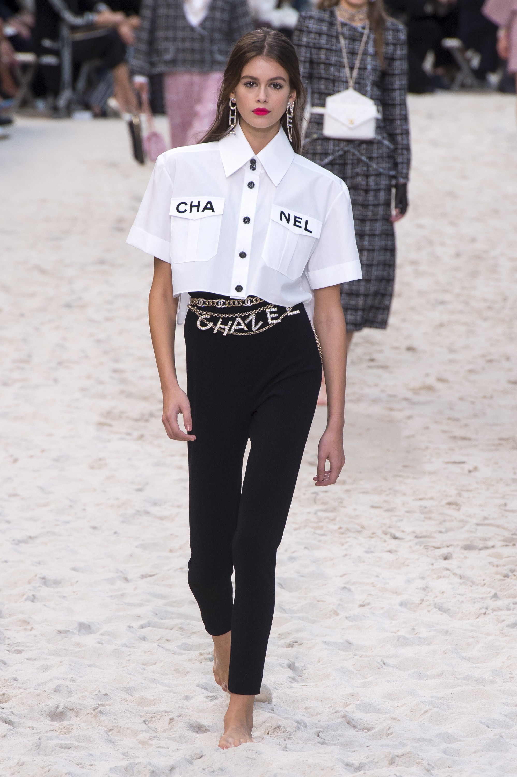Top BST đỉnh nhất Paris Fashion Week do Vogue Mỹ chọn: Chanel vẫn an tọa, Gucci và Dior thì mất hút - Ảnh 1. Top BST đỉnh nhất Paris Fashion Week do Vogue Mỹ chọn: Chanel vẫn an tọa, Gucci và Dior thì mất hút - Ảnh 1.