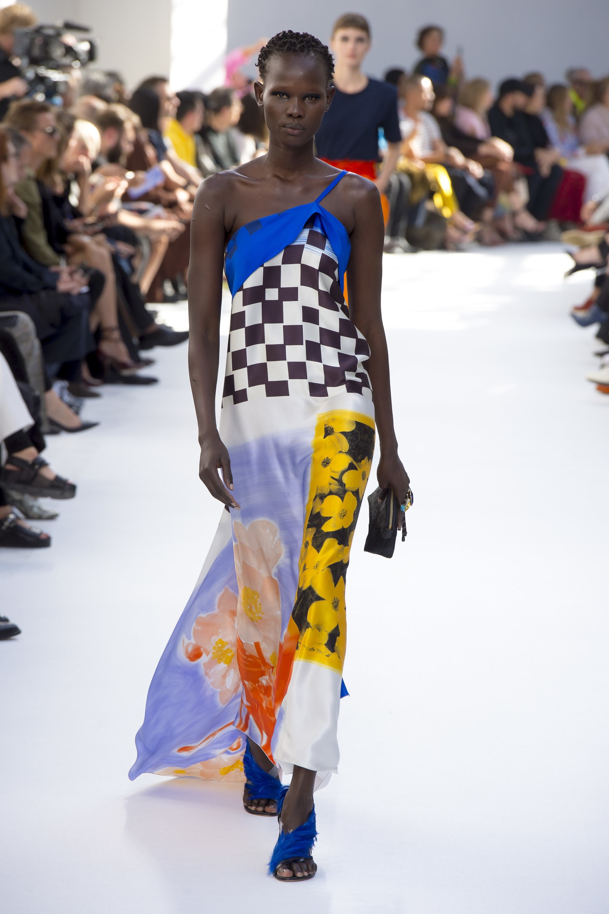 Top BST đỉnh nhất Paris Fashion Week do Vogue Mỹ chọn: Chanel vẫn an tọa, Gucci và Dior thì mất hút - Ảnh 13. Top BST đỉnh nhất Paris Fashion Week do Vogue Mỹ chọn: Chanel vẫn an tọa, Gucci và Dior thì mất hút - Ảnh 13.