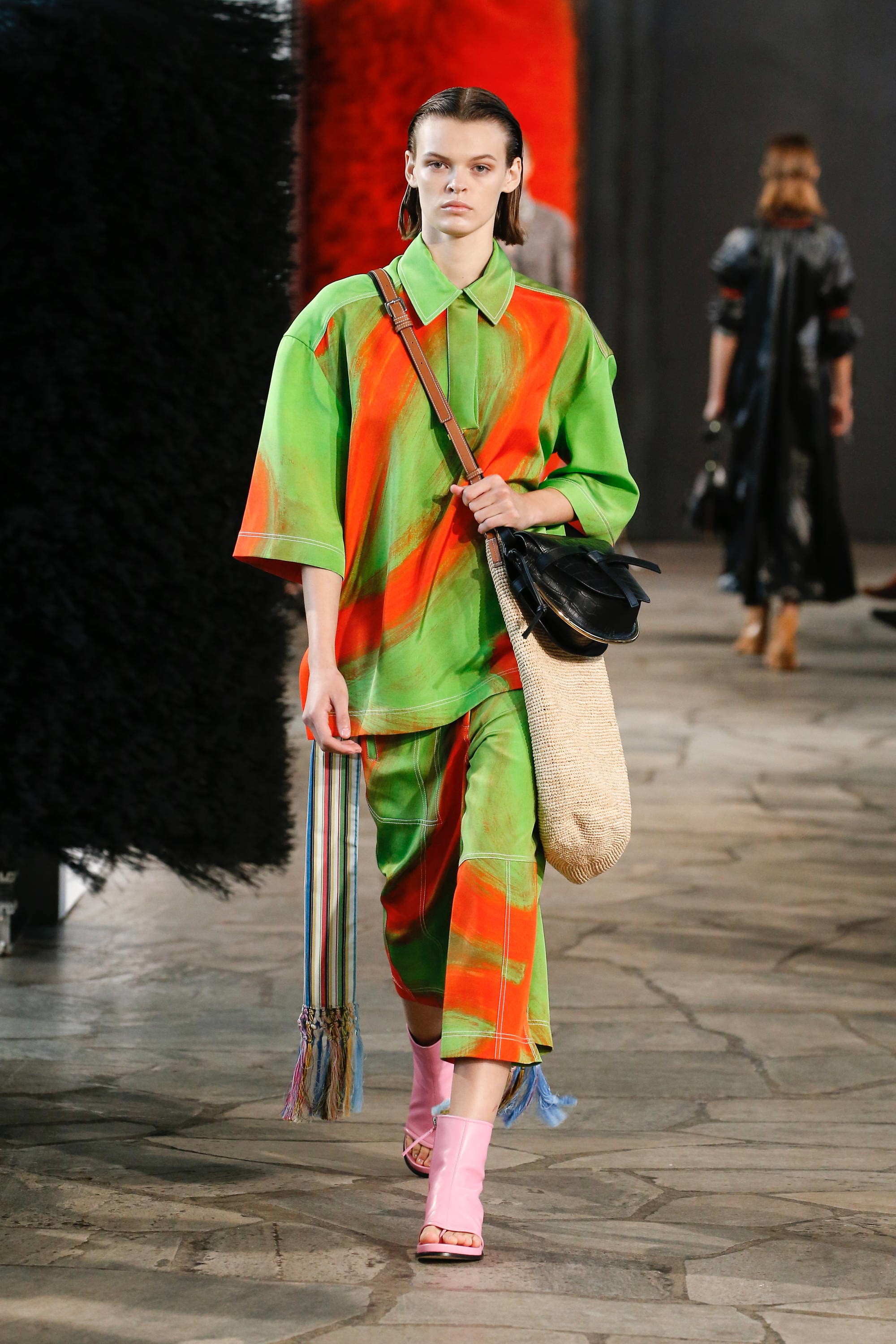 Top BST đỉnh nhất Paris Fashion Week do Vogue Mỹ chọn: Chanel vẫn an tọa, Gucci và Dior thì mất hút - Ảnh 15. Top BST đỉnh nhất Paris Fashion Week do Vogue Mỹ chọn: Chanel vẫn an tọa, Gucci và Dior thì mất hút - Ảnh 15.