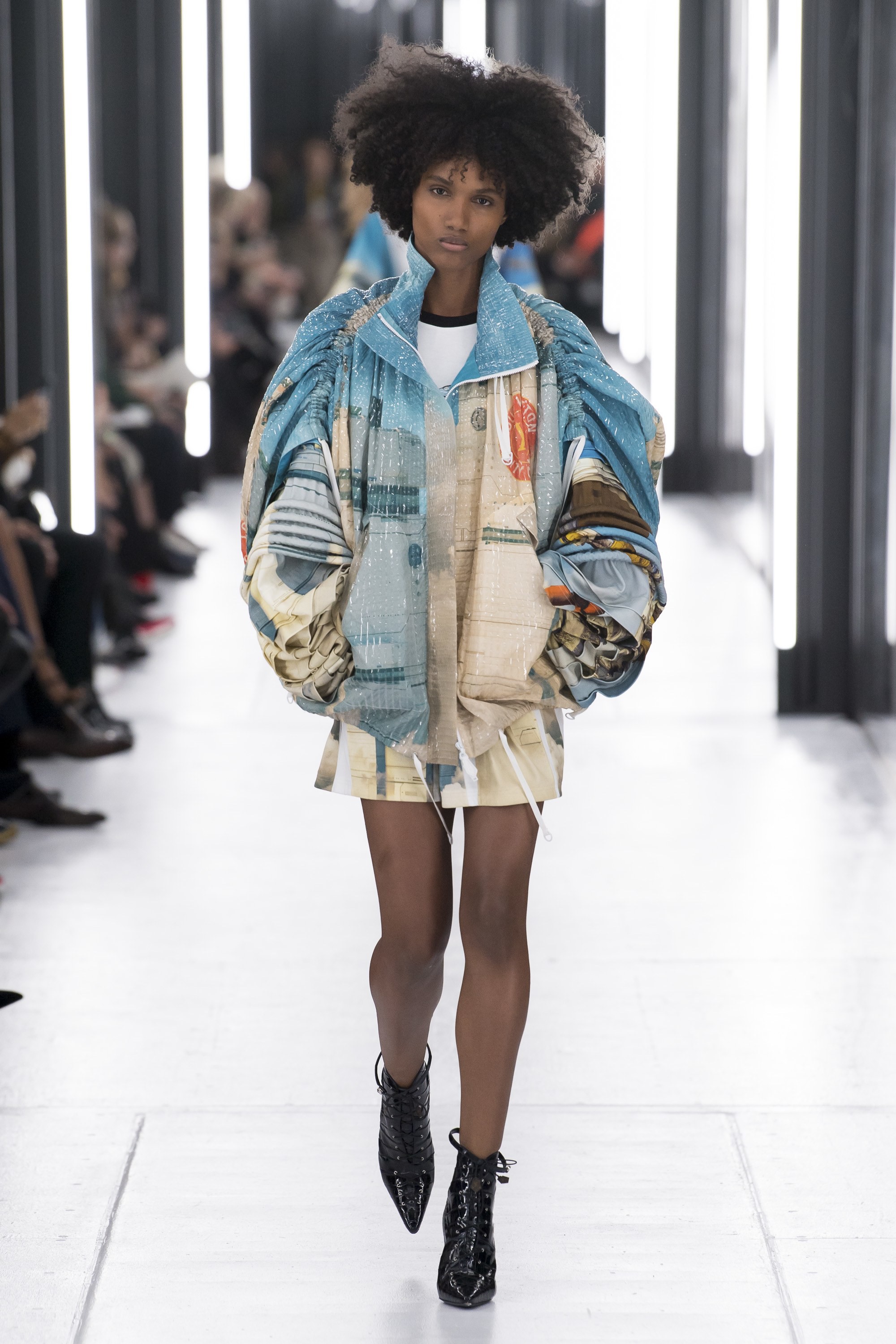 Top BST đỉnh nhất Paris Fashion Week do Vogue Mỹ chọn: Chanel vẫn an tọa, Gucci và Dior thì mất hút - Ảnh 7. Top BST đỉnh nhất Paris Fashion Week do Vogue Mỹ chọn: Chanel vẫn an tọa, Gucci và Dior thì mất hút - Ảnh 7.