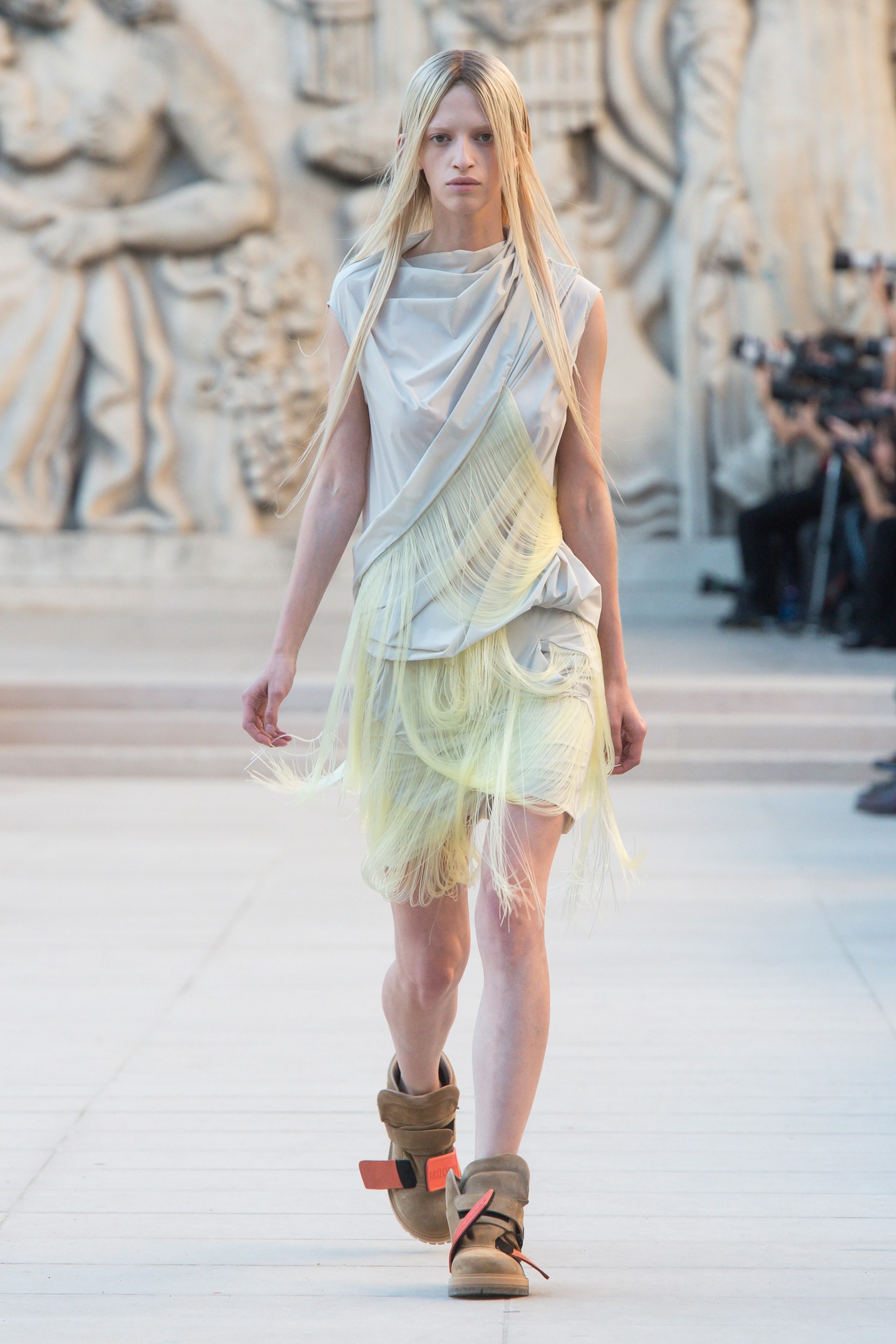 Top BST đỉnh nhất Paris Fashion Week do Vogue Mỹ chọn: Chanel vẫn an tọa, Gucci và Dior thì mất hút - Ảnh 9. Top BST đỉnh nhất Paris Fashion Week do Vogue Mỹ chọn: Chanel vẫn an tọa, Gucci và Dior thì mất hút - Ảnh 9.