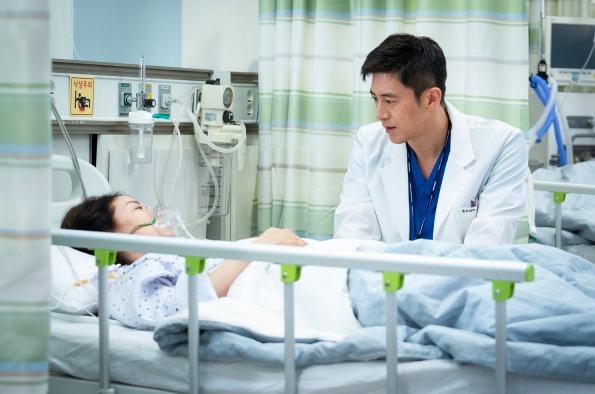 Go Soo trở lại với phim y khoa Heart Surgeons: Kịch tính và đẫm máu đến từng phút! - Ảnh 2.