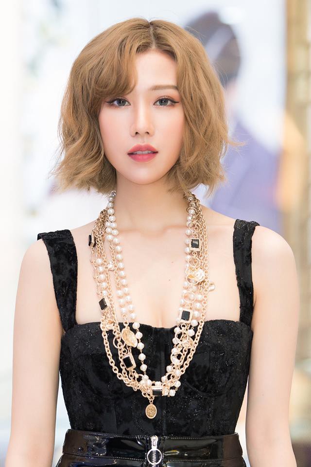 Xuất hiện với diện mạo khác đến không nhận ra, Min đã nhập hội đập mặt xây lại của các chị em Vbiz? - Ảnh 4. Xuất hiện với diện mạo khác đến không nhận ra, Min đã nhập hội đập mặt xây lại của các chị em Vbiz? - Ảnh 4.