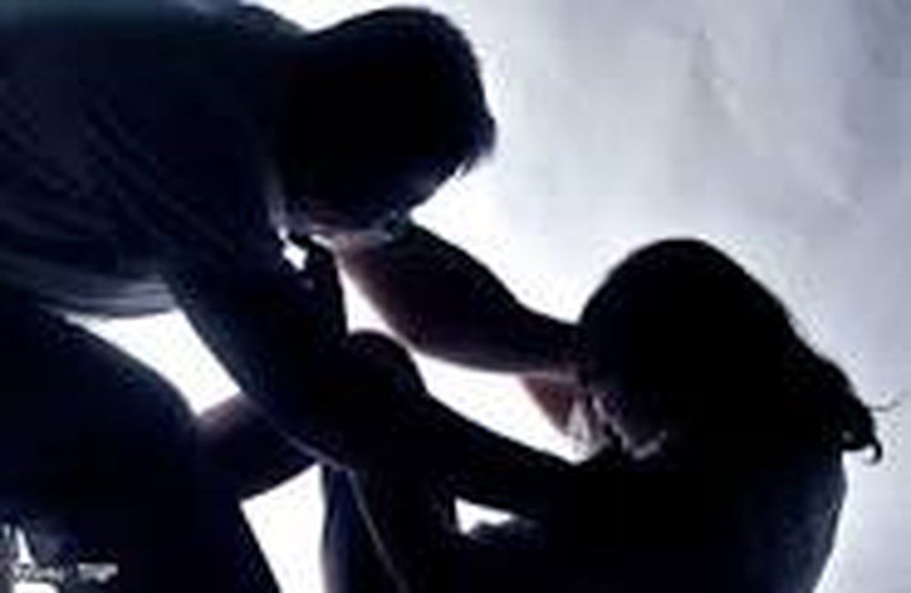 Truy tố gã hàng xóm nhiều lần hiếp dâm bé gái 14 tuổi - Ảnh 1. Truy tố gã hàng xóm nhiều lần hiếp dâm bé gái 14 tuổi - Ảnh 1.