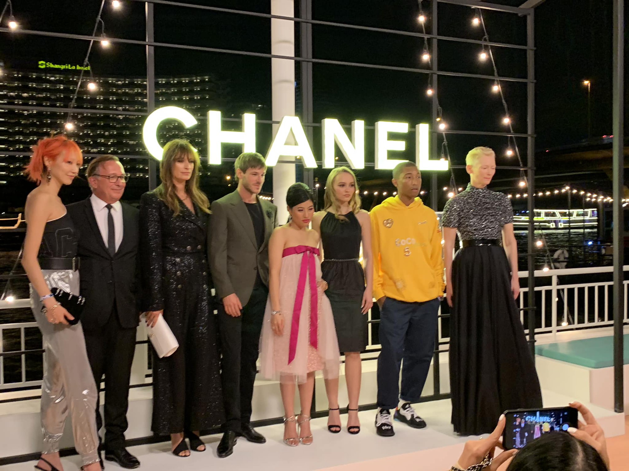 Khi Jennie (Black Pink) vẫn an toàn tuyệt đối thì Châu Bùi lại phá cách hay ho hơn khi đụng váy Chanel - Ảnh 2. Khi Jennie (Black Pink) vẫn an toàn tuyệt đối thì Châu Bùi lại phá cách hay ho hơn khi đụng váy Chanel - Ảnh 2.