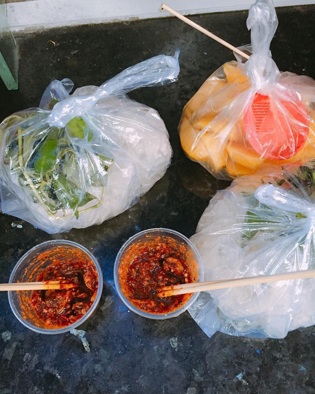 bánh tráng chấm muối
