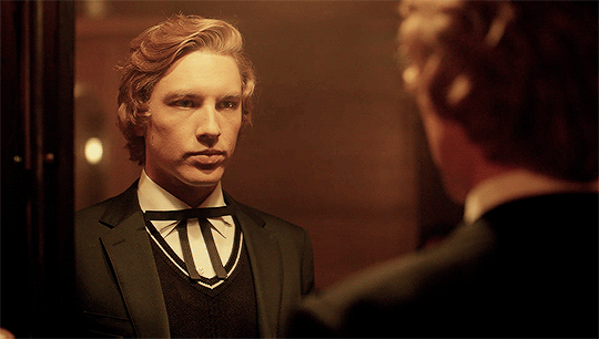 Chi&ecirc;m ngưỡng nhan sắc phi giới t&iacute;nh của so&aacute;i quỷ phản diện trong American Horror Story - Ảnh 7.