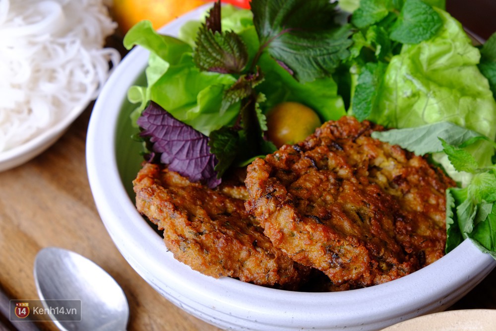 Mùa rươi đến: Còn chờ điều gì không đi ăn ngay chả rươi, nem rươi?