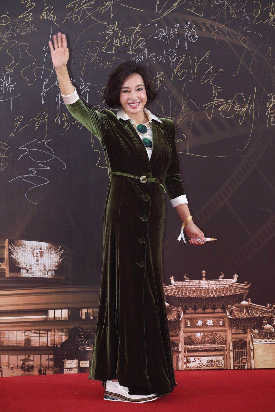 Thảm đỏ Bách Hoa: Triệu Vy sến rện với váy hồng chói, tình cũ Hồ Ca khoe vẻ đẹp băng thanh ngọc khiết - Ảnh 14. Thảm đỏ Bách Hoa: Triệu Vy sến rện với váy hồng chói, tình cũ Hồ Ca khoe vẻ đẹp băng thanh ngọc khiết - Ảnh 14.