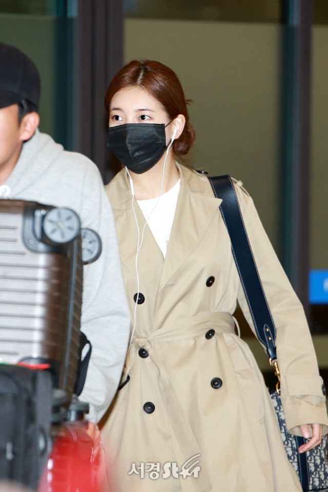 Yoona và Suzy tình cờ đụng độ tại sân bay: Người gây choáng vì mặt mộc quá đẹp, kẻ gầy vẫn đẹp như mơ - Ảnh 8.