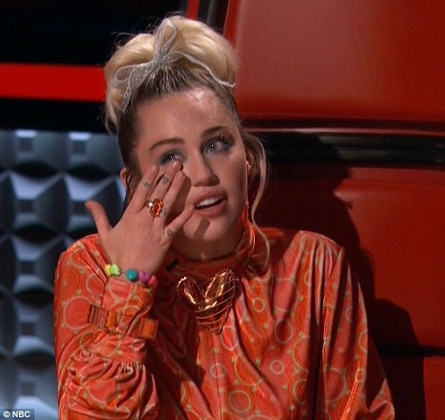 Miley Cyrus cũng mất nhà trong vụ cháy rừng ở California - Ảnh 1.
