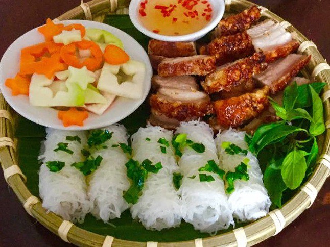 Ra đây mà xem người Sài Gòn thưởng thức heo quay với đủ món ăn nghe tên thôi cũng ứa nước miếng - Ảnh 2.
