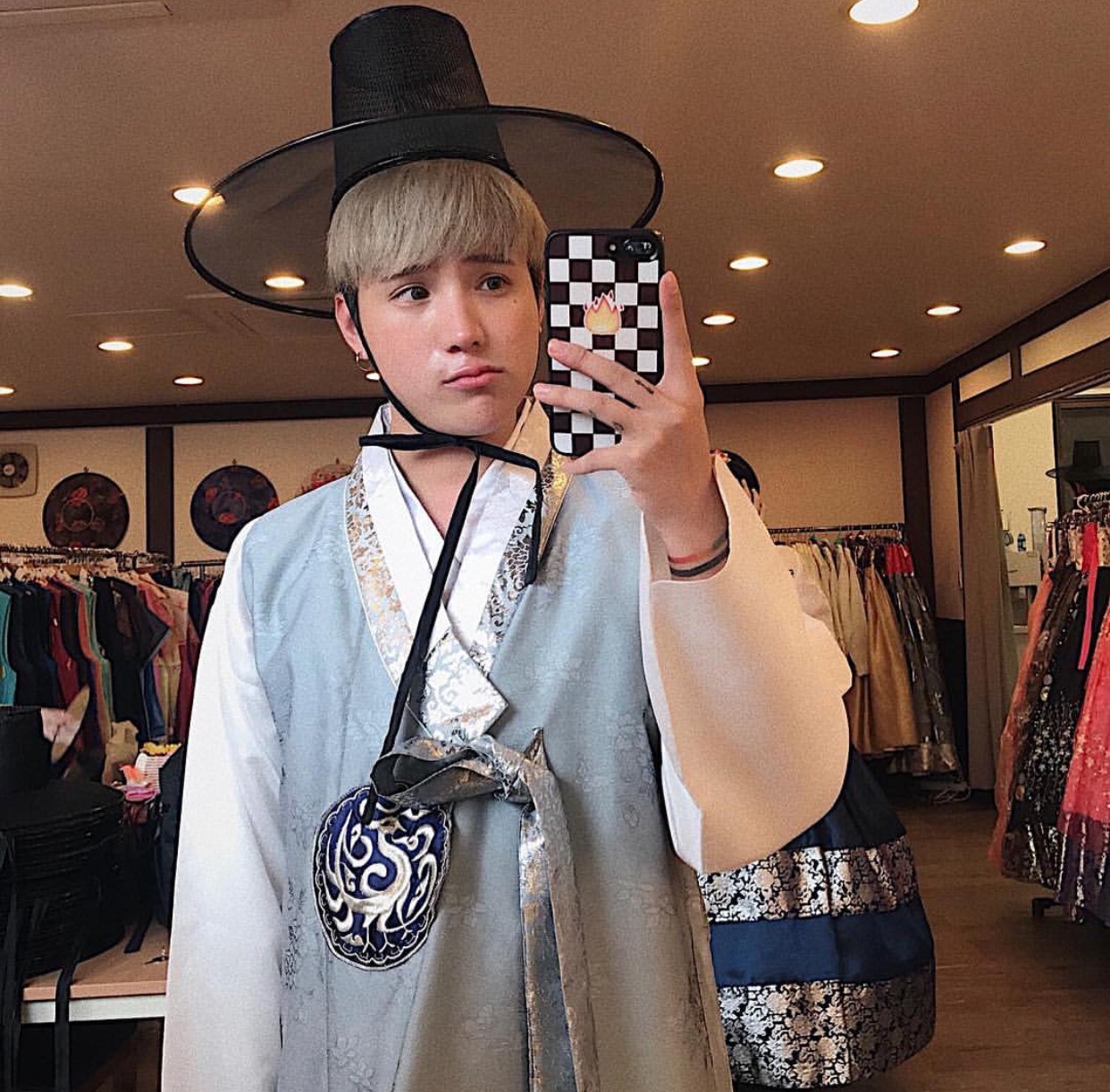 Làm quen với hội bạn thân mới nổi trên Youtube: Đều là beauty blogger, trong đó có 2 nhân vật vô cùng đặc biệt - Ảnh 20. Làm quen với hội bạn thân mới nổi trên Youtube: Đều là beauty blogger, trong đó có 2 nhân vật vô cùng đặc biệt - Ảnh 20.