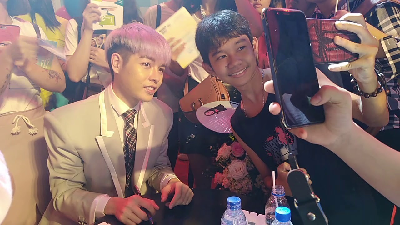 Lầy như Đức Phúc: Tặng bổ phế viên ngậm để fan hét thật to, cổ vũ nhiệt tình hơn khi mình biểu diễn - Ảnh 3. Lầy như Đức Phúc: Tặng bổ phế viên ngậm để fan hét thật to, cổ vũ nhiệt tình hơn khi mình biểu diễn - Ảnh 3.