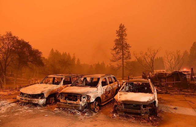 Toàn cảnh vụ cháy rừng thảm khốc nhất lịch sử California: Rất nhiều gia đình đã mất đi tổ ấm - Ảnh 8.