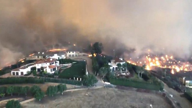 Toàn cảnh vụ cháy rừng thảm khốc nhất lịch sử California: Rất nhiều gia đình đã mất đi tổ ấm - Ảnh 11.