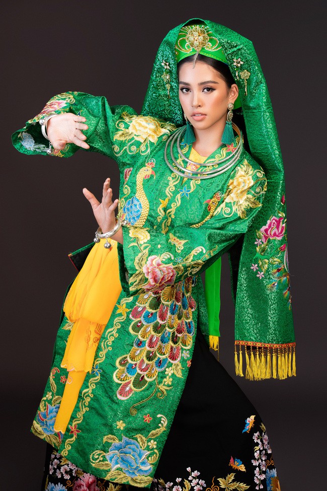 Hoa hậu Tiểu Vy múa điệu Chầu Văn Cô đôi thượng ngàn trong phần thi Dance Of The World - Ảnh 3.